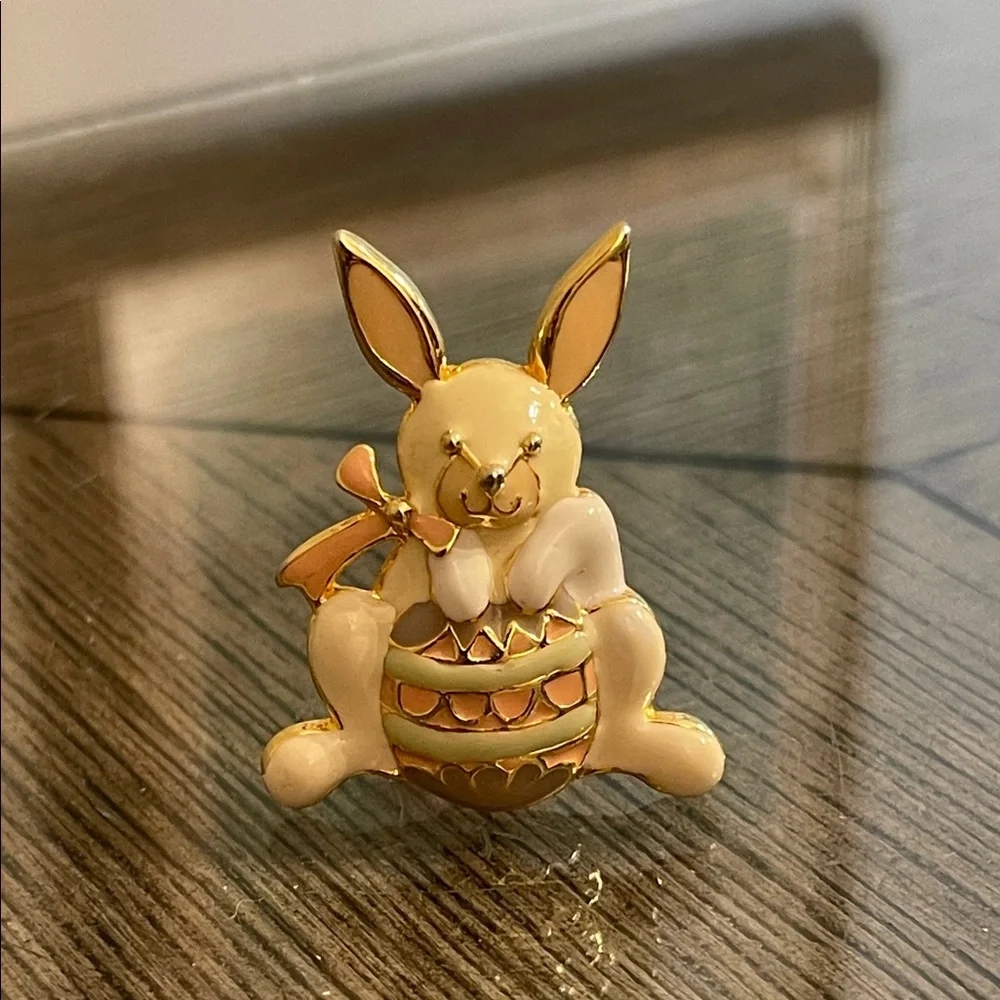 Vintage Steinmetz Gold-tone & Cream Enamel Bunny Brooch